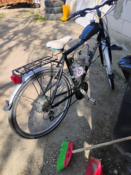 Vând scuter 49 cm preț 1200 Vând bicicleta cu motor preț 1500