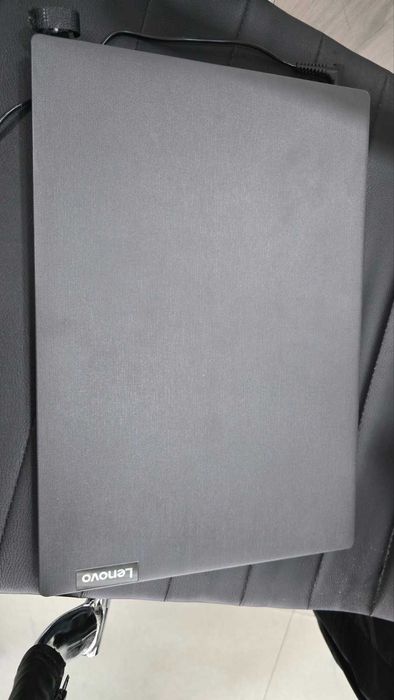 Лаптоп Lenovo V15 ADA RAM 8GB, 256GB SSD , Vega 8