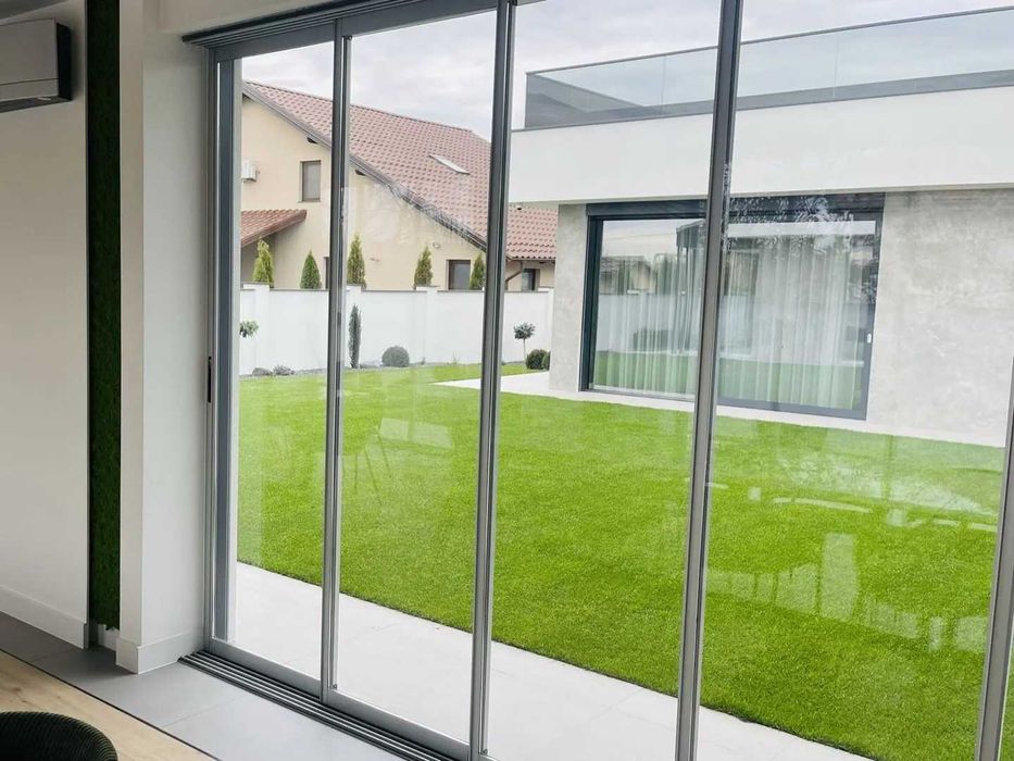 Închideri terase cu sticlă culisantă