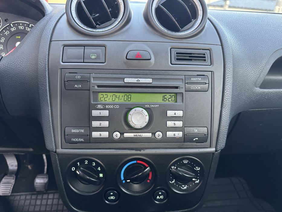 Ford Fiesta 1.4 benzina, aer conditionat