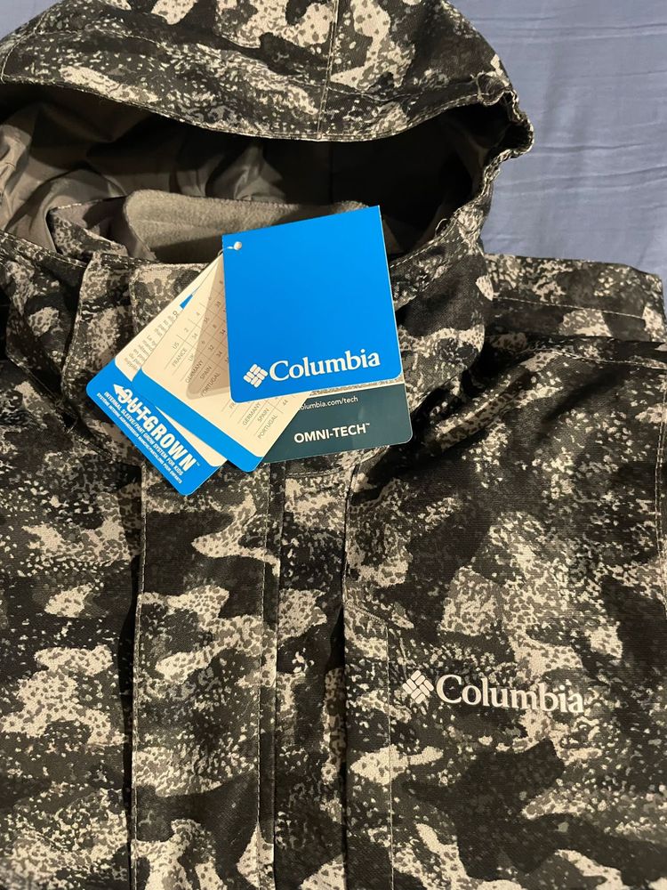 Vând geaca 2 in 1 Columbia copii Omni tech vârsta 8,9 ani waterproof