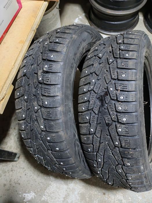 Продам 2 шипованных баллона 185/65 R15