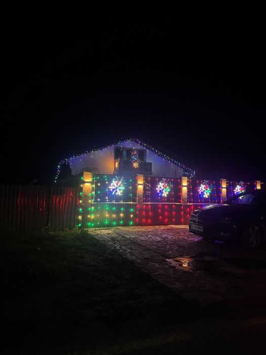 Montaj decoratiuni de craciun