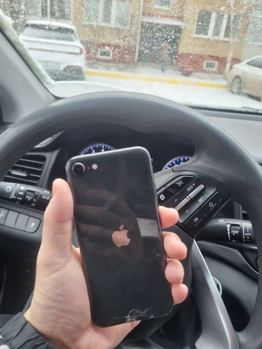 Продам iPhone Se 64 gb
