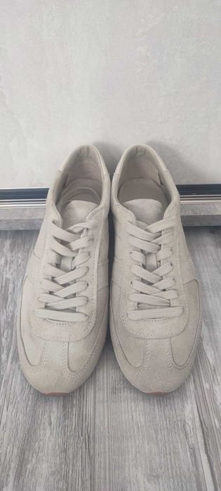 Тотална разпродажба на маратонки