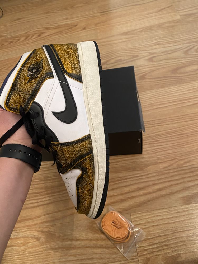 Air Jordan 1 Mid SE  39