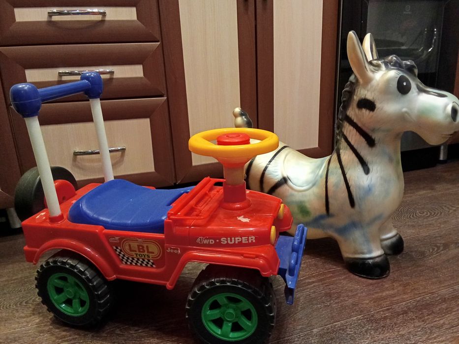 Продам детскую машину