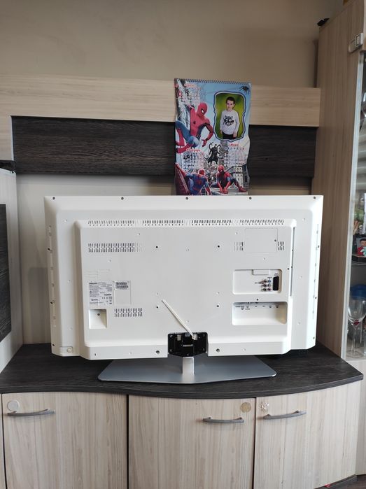 LED Телевизор PHILIPS 40 инча Ambilight