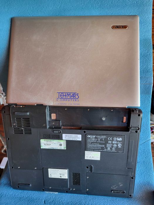 laptop incomplet ACER Travelmate 4000 - cu display spart -
