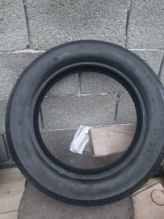 Anvelopă motocicleta nouă
