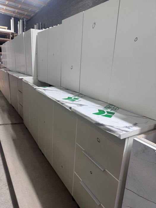 Мебелный кухонный гарнитур сатылады новый куйінше тұр