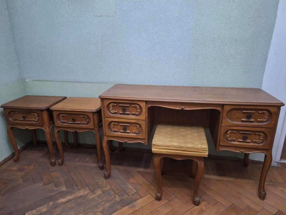 Set birou vechi în stil Chippendale cu două comode şi un scaun