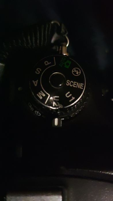 Vând camera Nikon d610