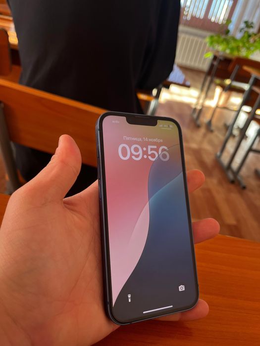 Продам  айфон 13