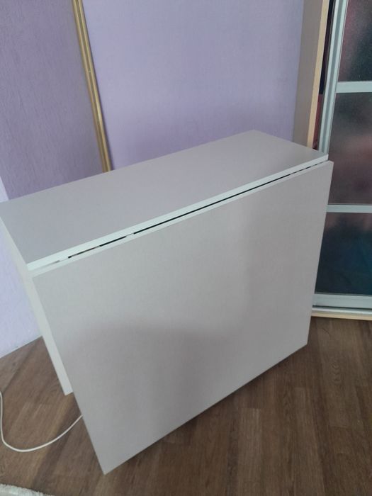 Продам стол книжку.в отличном состоянии.за 12000.