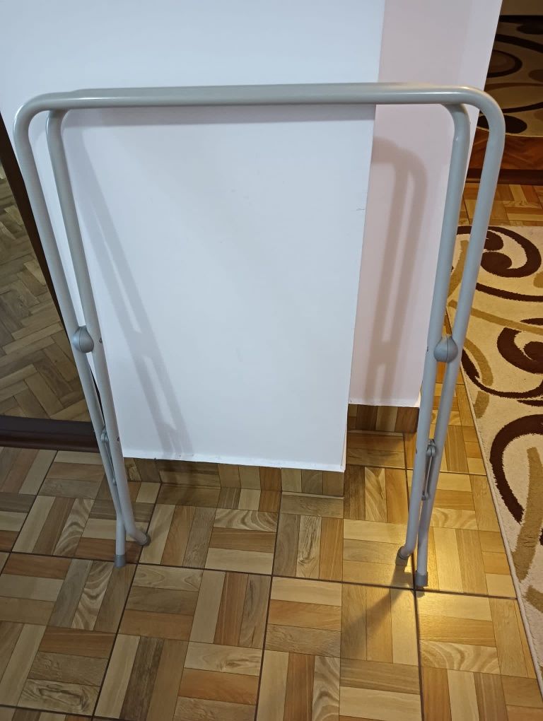 Cădiță cu cadru pentru bebeluși – Practică și sigură!