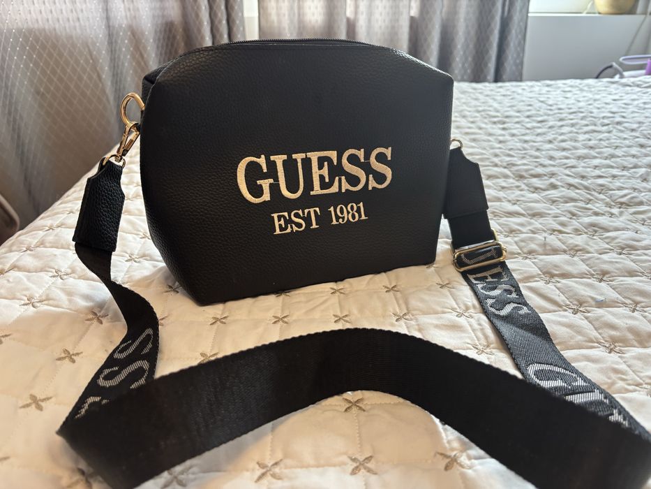 Дамска чанта Guess