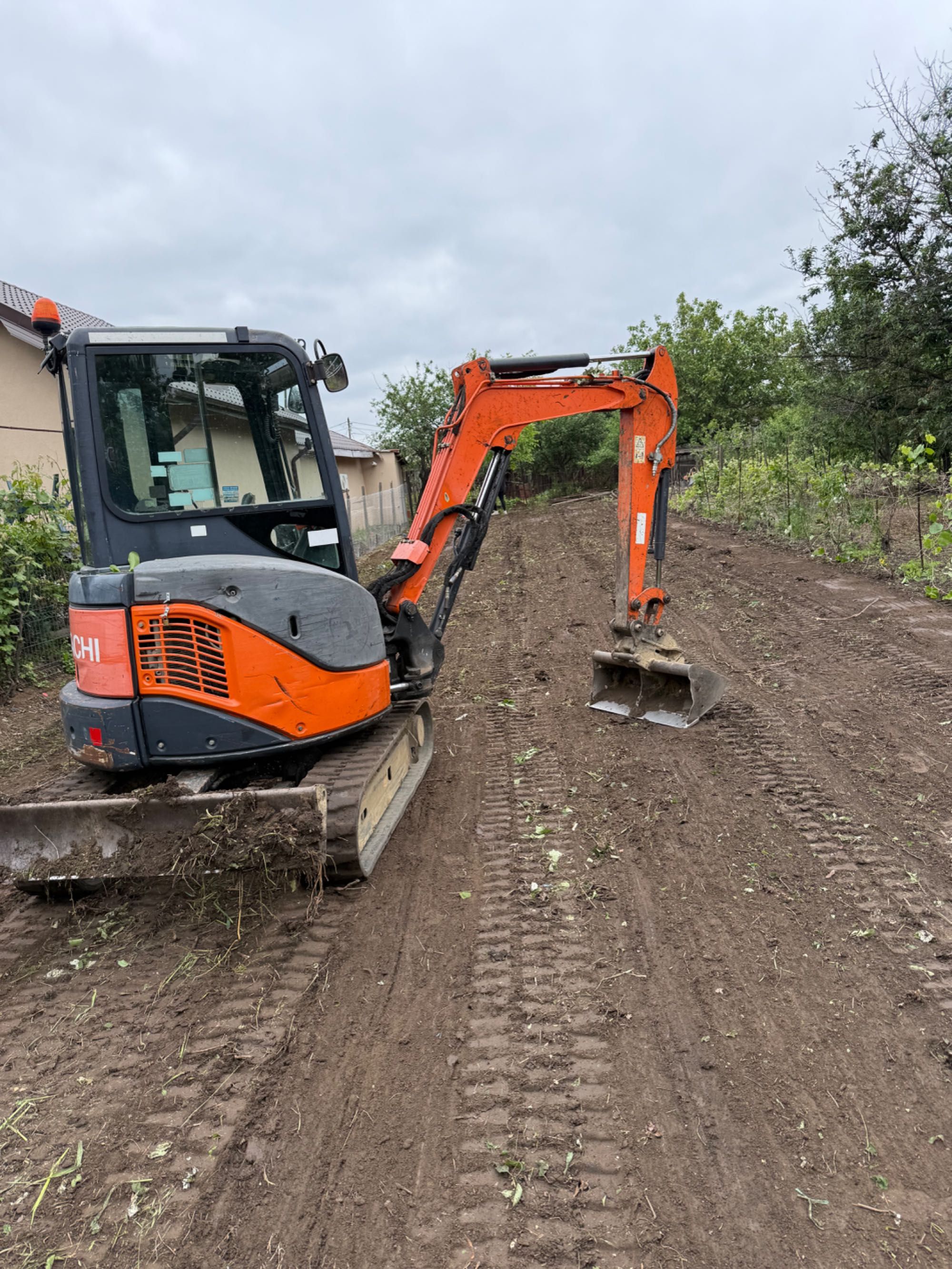 Închiriez miniexcavator.Demolari evacuare moluz,fundații,beciuri