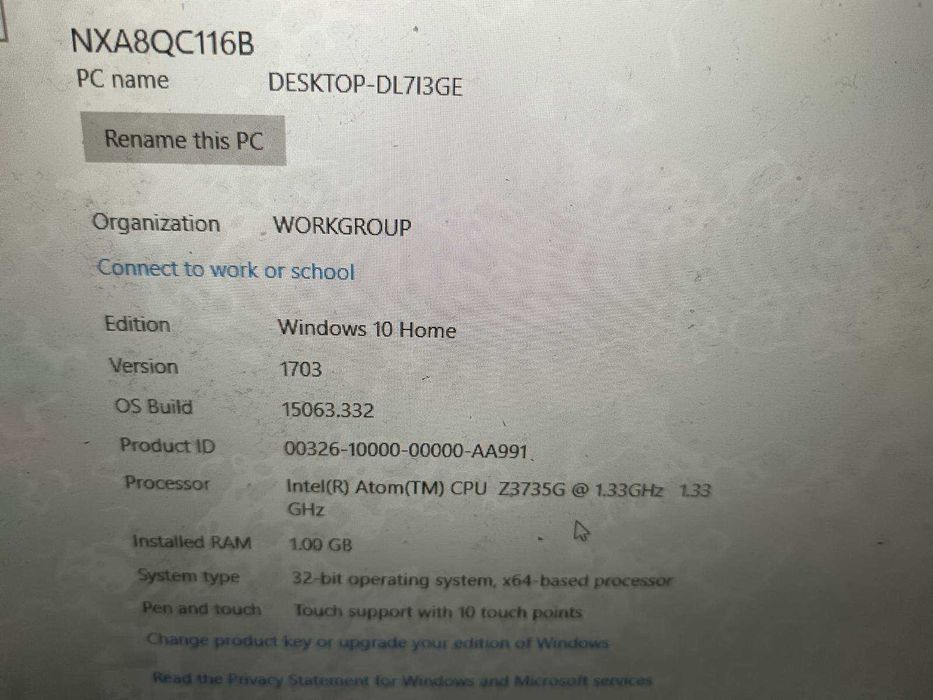 Таблет със отделяща се клавиатура и инсталиран Windows