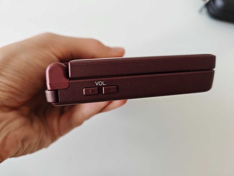 Продавам Nintendo DSi XL - качени много игри