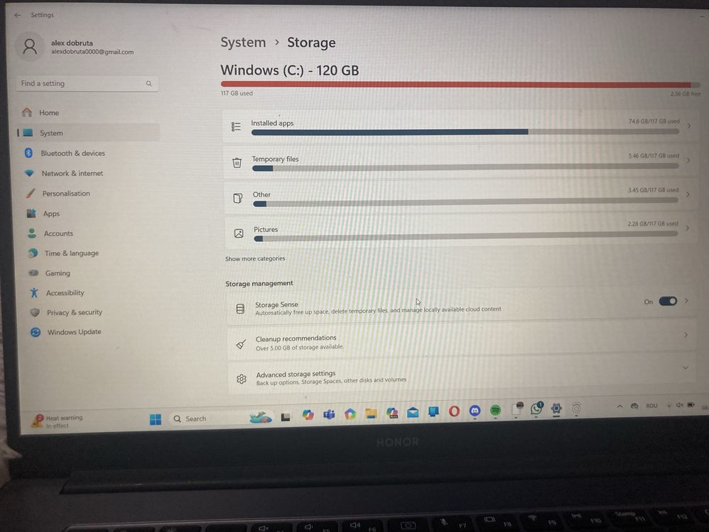 Vând HONOR MagicBook X 15 -full HD, Ryzen, 8GB RAM,stare excelenta