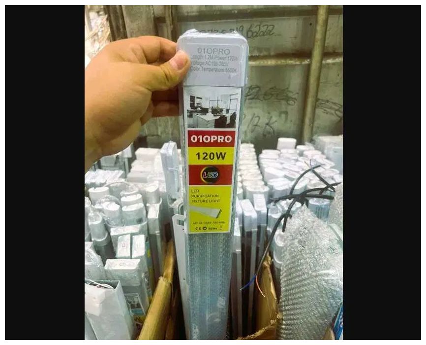 потолочный накладной LED светильник 120 см. длиной