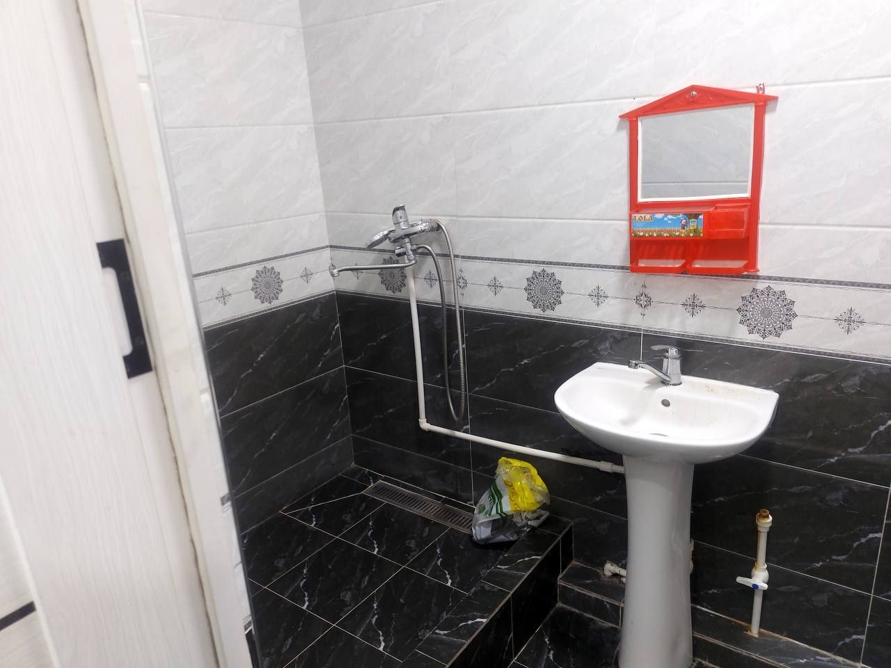 Ижарага квартира Водник Муссафо Маскан 2 хонали 1 етаж Оилага 300$