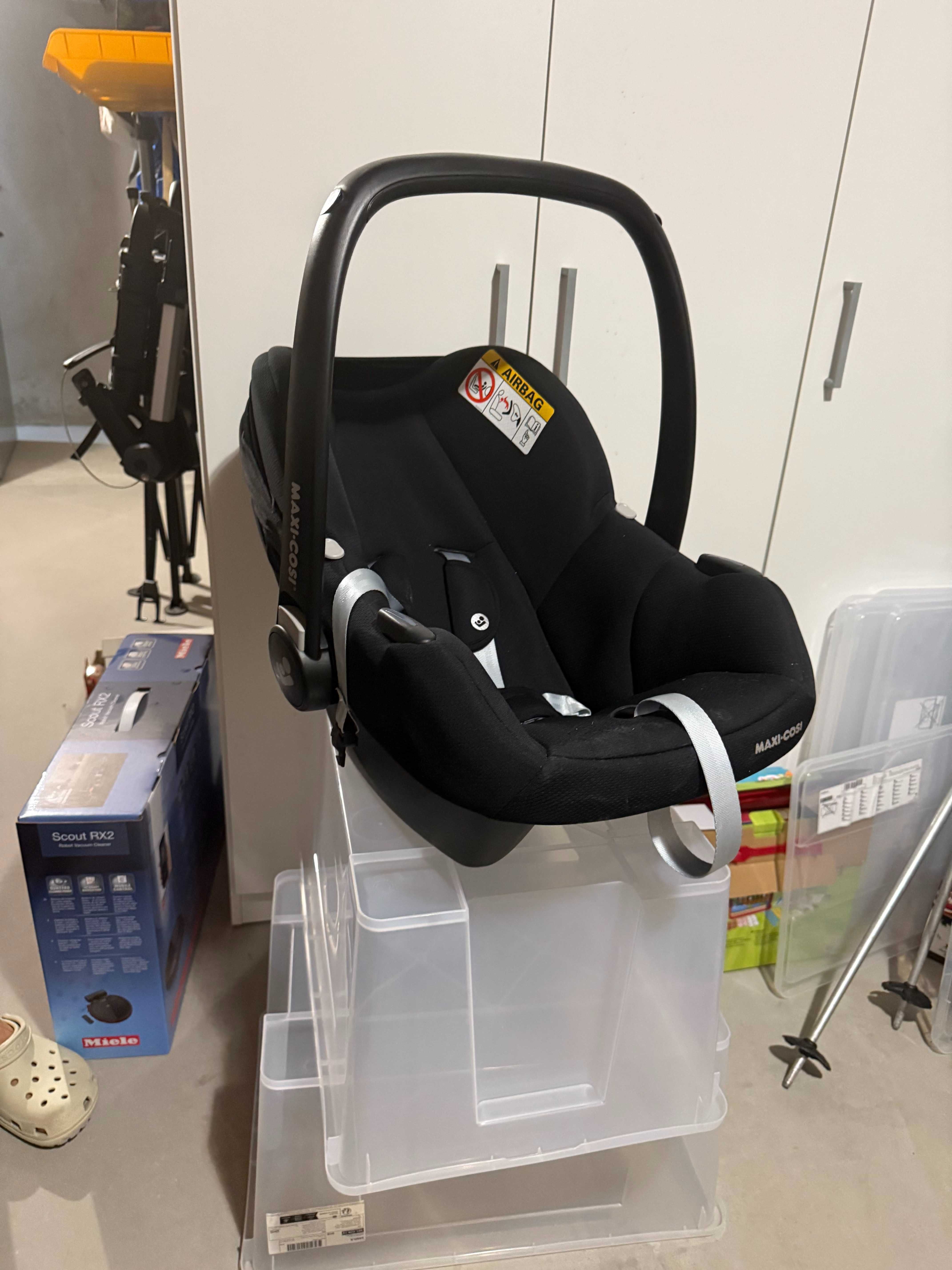 Maxi Cosi столче и база за кола