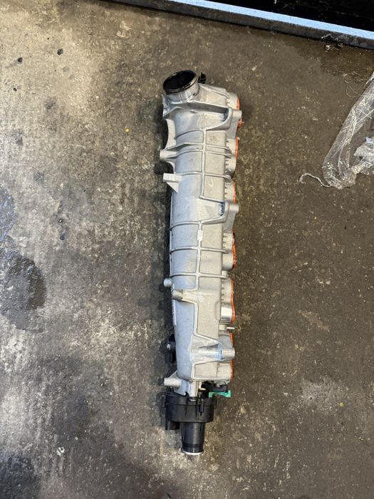 Всмукателен колектор бмв м50д ф10 ф15 ф16 bmw m50d f10 f15 f16 смук