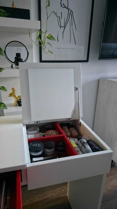 Тоалетка Ikea Brimnes, като нова