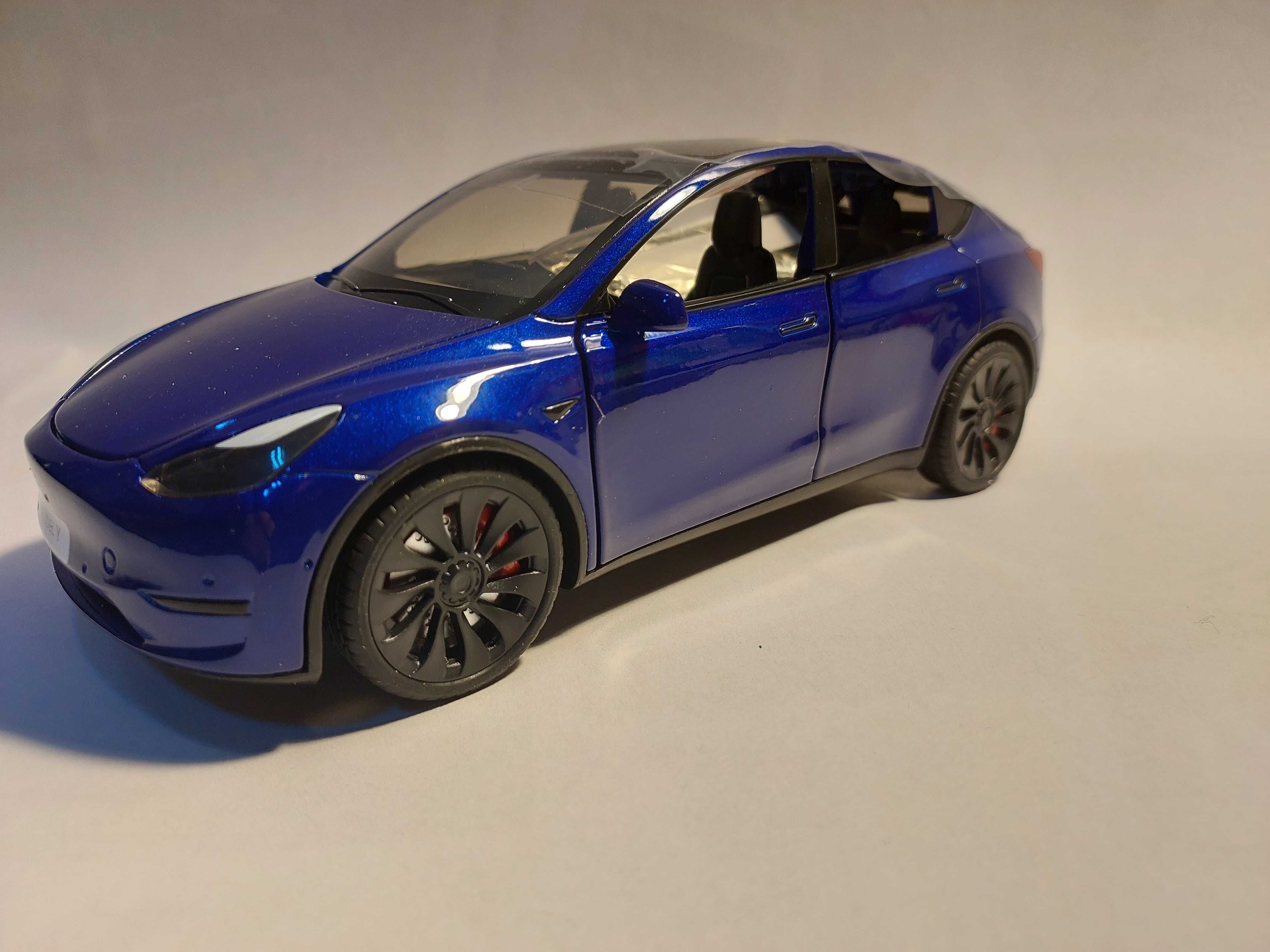 Macheta Tesla Model Y scara 1.24.