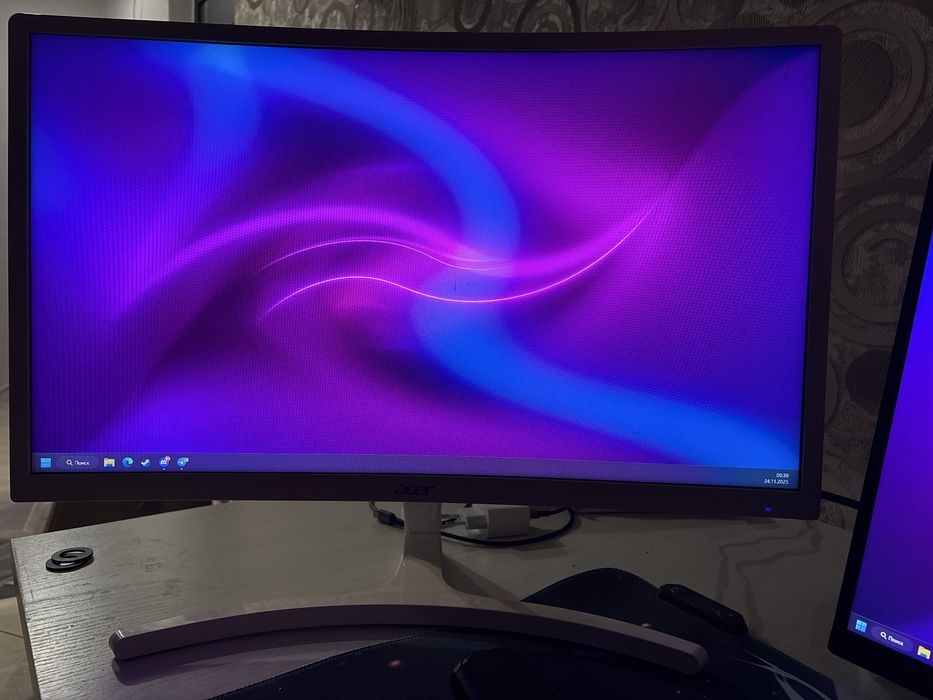 Монитор Acer изогнутый