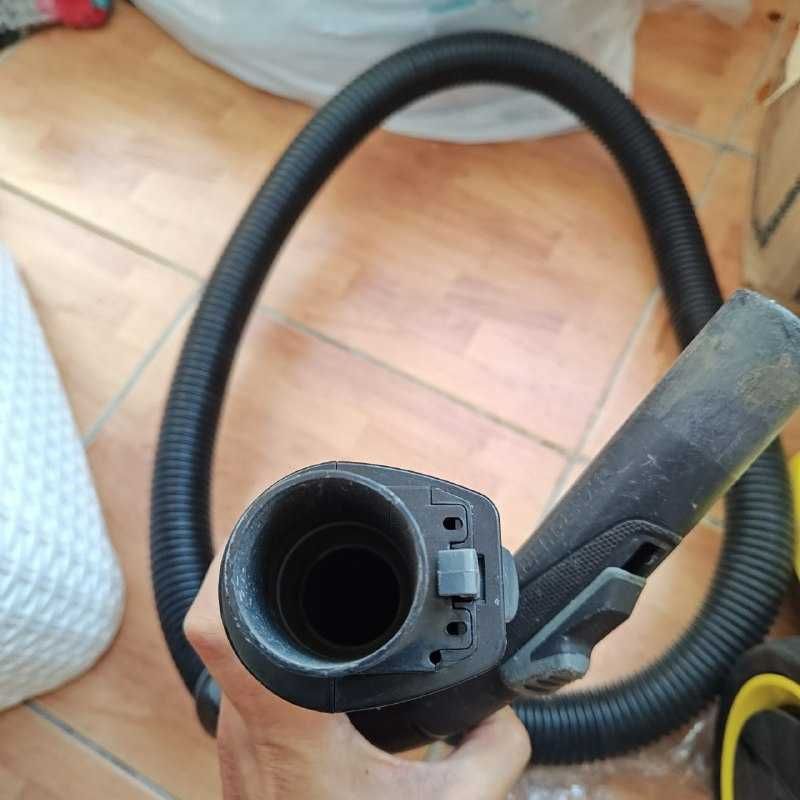 Пылесос Karcher VC3 на запчасти кархер мотор  шланг от пылесоса керхер