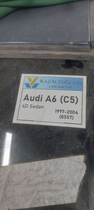 Продам лобовое стекло ауди капля a6 c5