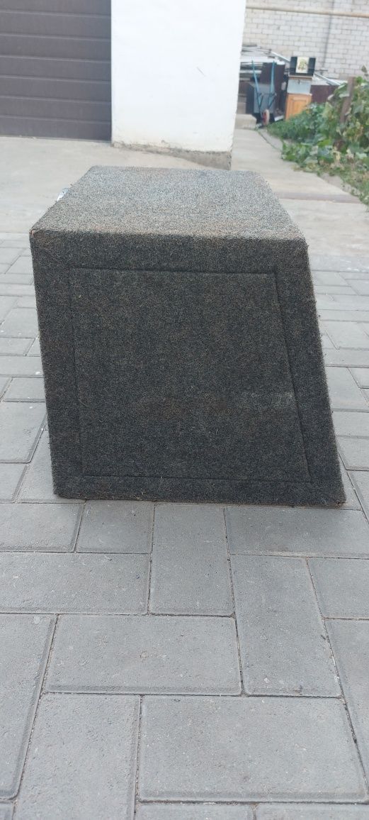 Продам сабвуфер в машину