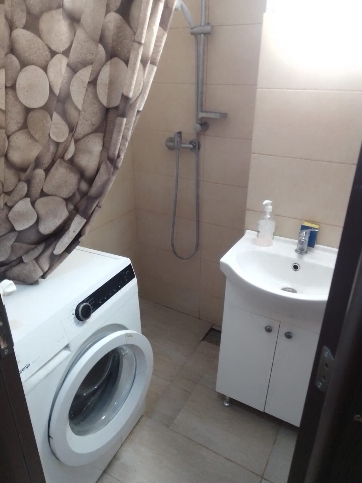Închiriez garsoniera în 7 Noiembrie