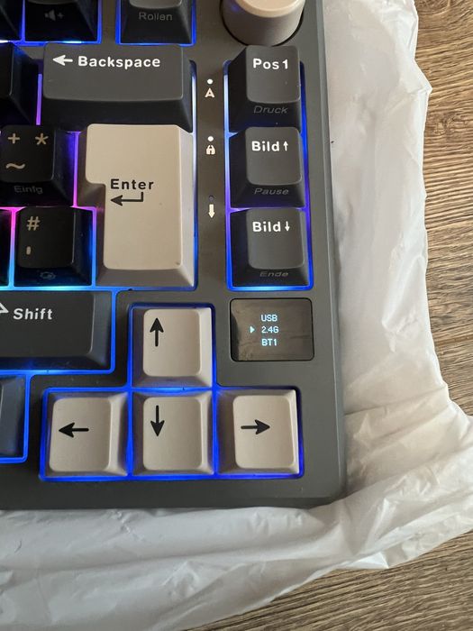 Геймърска безжична клавиатура .Червени суичове .Нова !