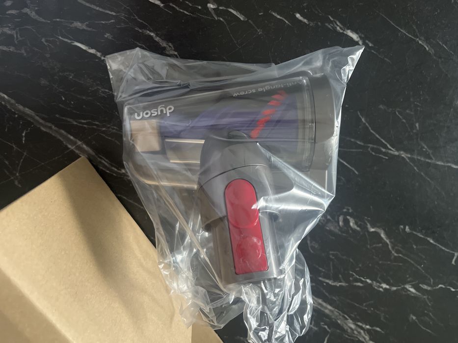 Accesoriu anti-încurcare pentru aspirarea părului Dyson nou in cutie