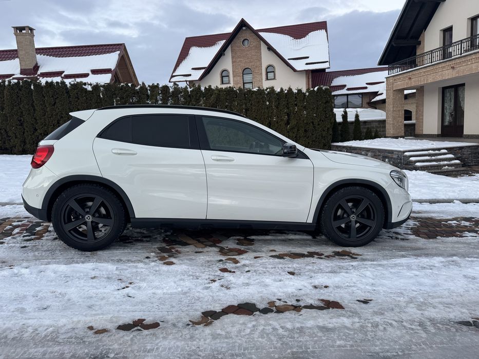 Mercedes GLA  4x4  170 cp Automat