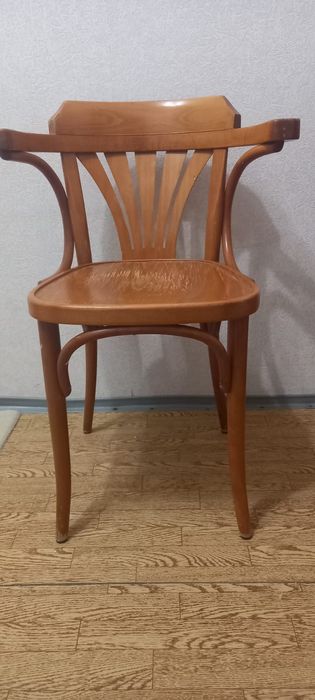 Продаю 4 разных стула в отличном состоянии