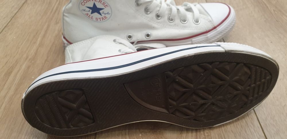 Bascheti marca Converse