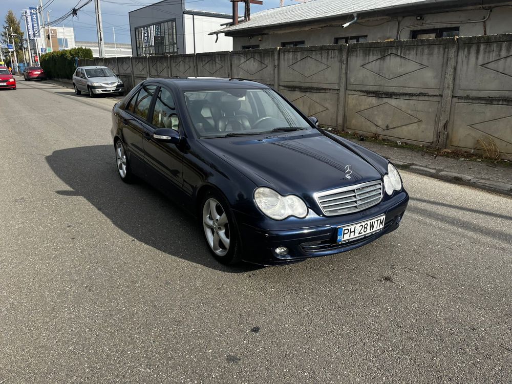 Vand Mercedes impecabil C200