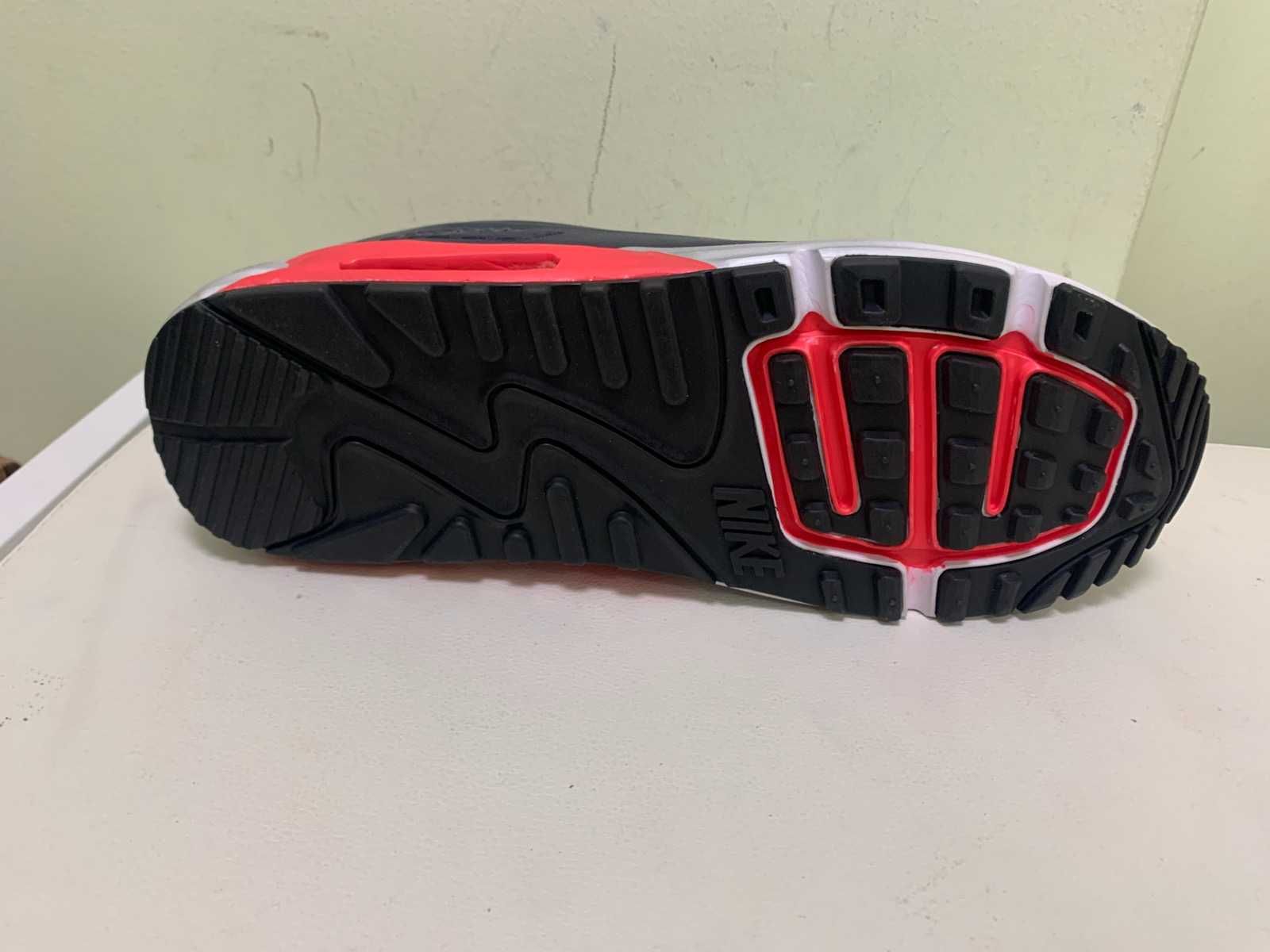 Продавам мъжки маратонки от естествена кожа Nike Air Max 90 Lunarlon