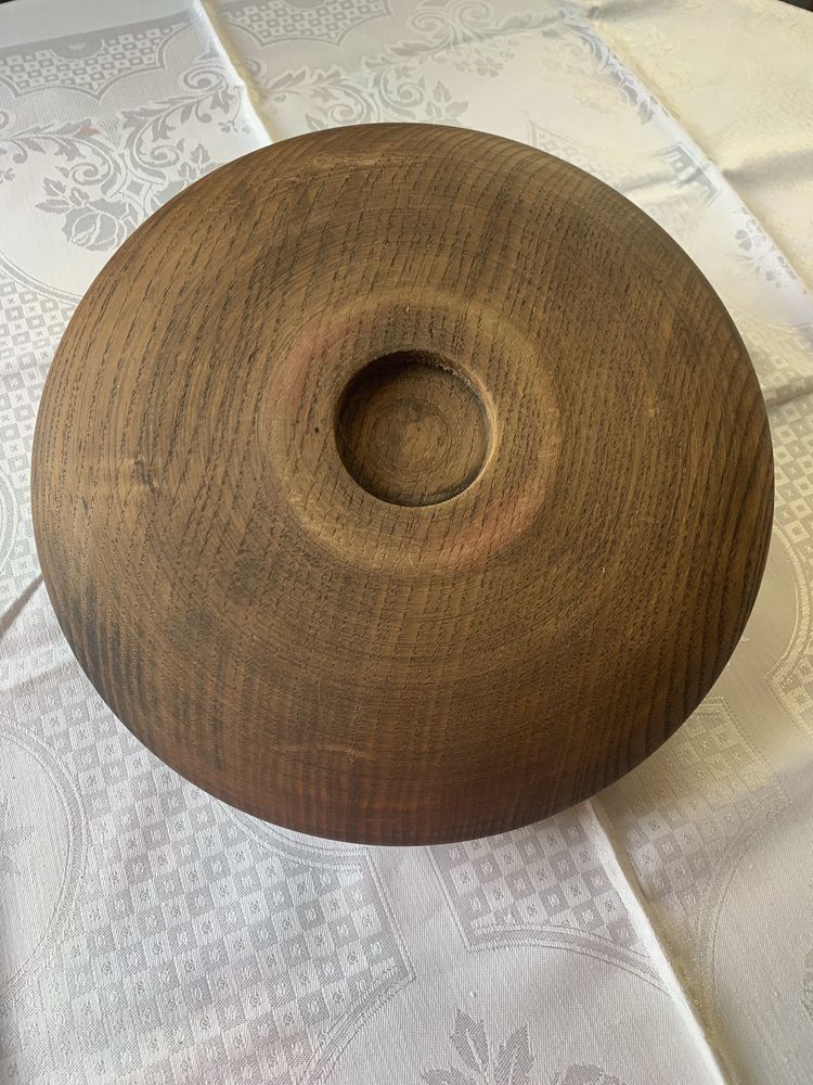 Голяма стара дървена фруктиера –чиния с изящна гравюра от дърворезба