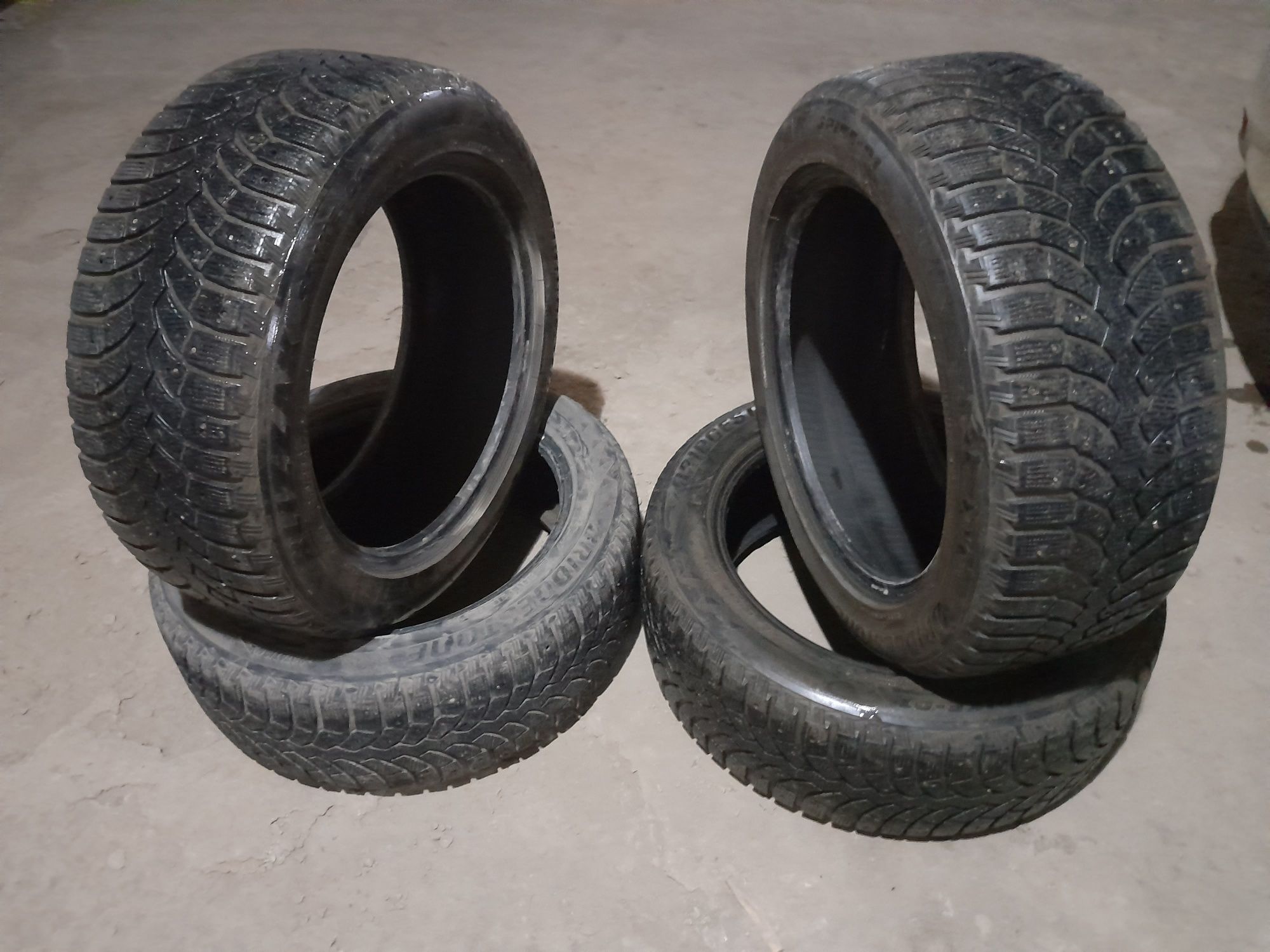 Шины Bridgestone 215/55 R17 в отличном состояни