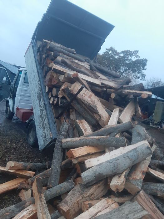 Lemne fag foc,și paleti deșeuri brad,și lemn rotund.