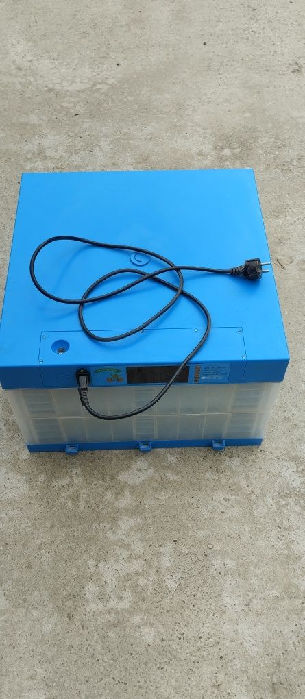 incubator de oua 128