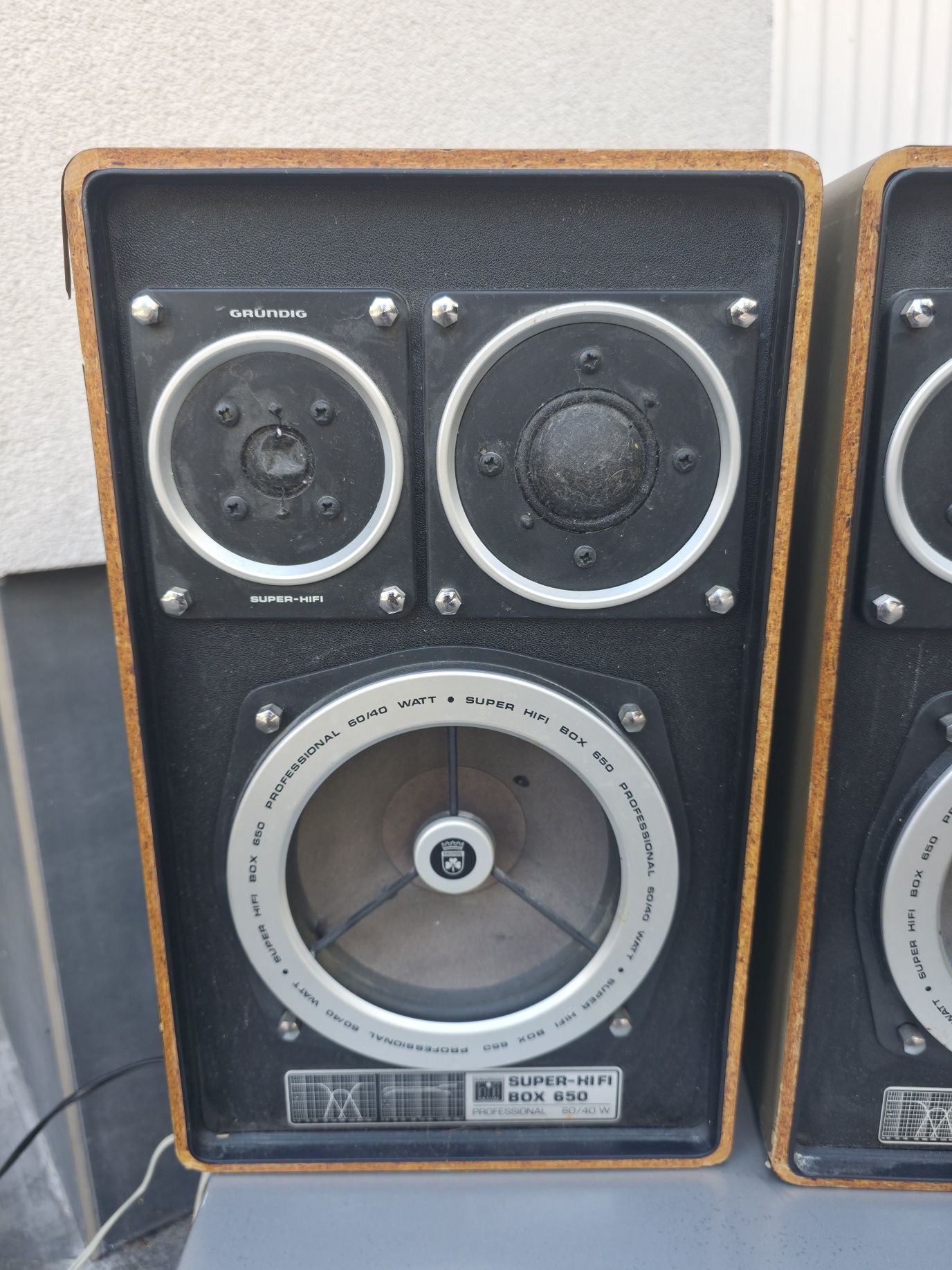 Усилвател с тунер и тонколони Grundig
