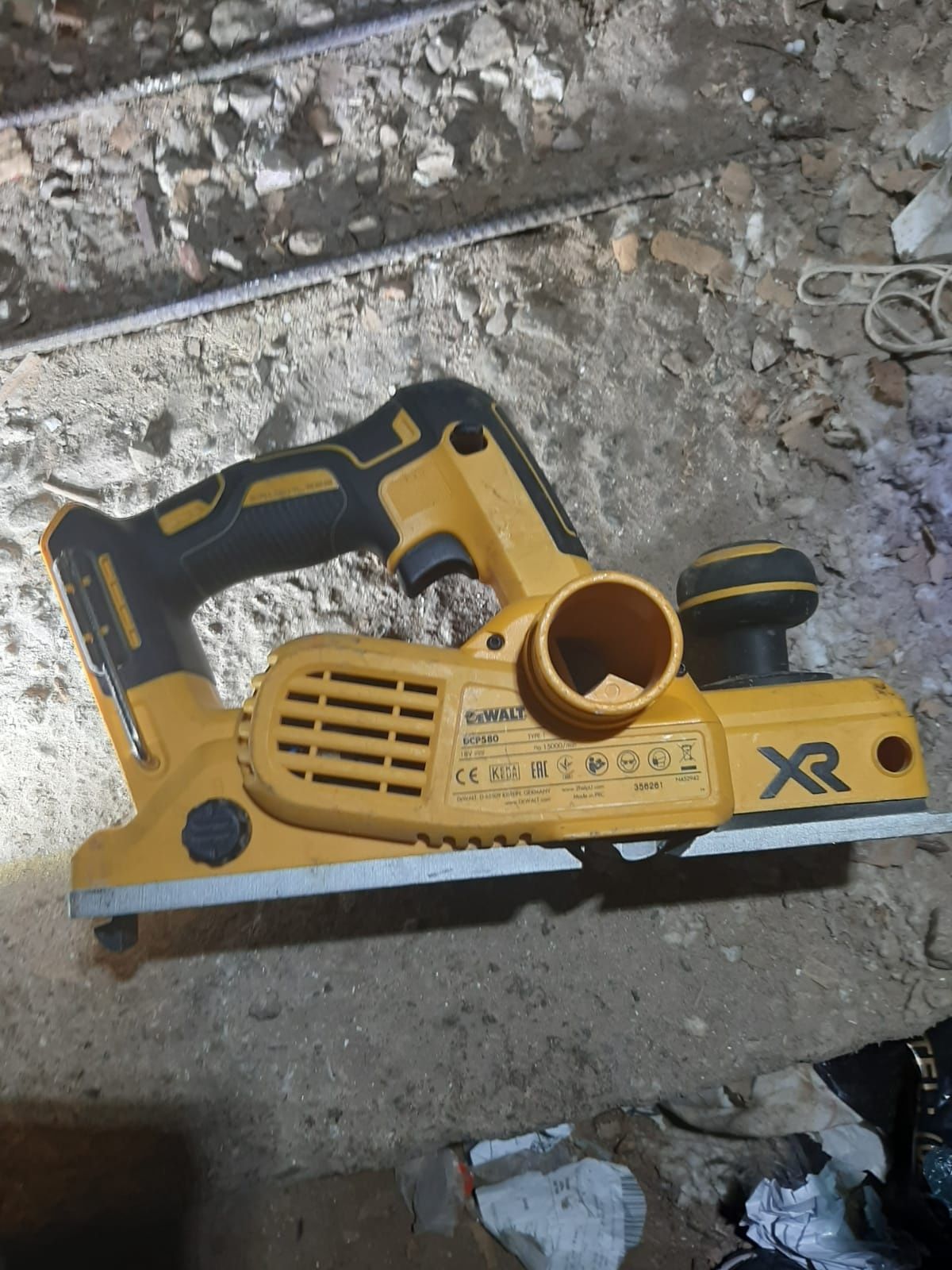 Devalt rinde brush