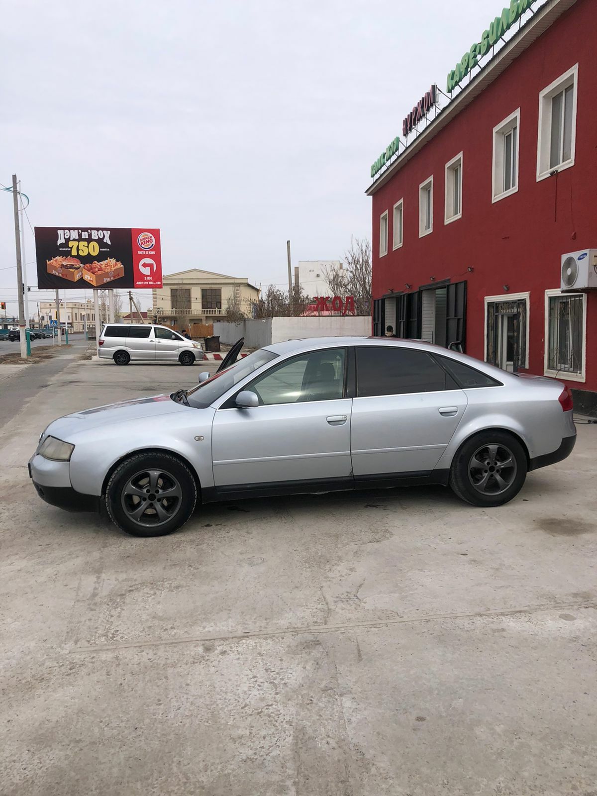 Audi A6 C5 kuzov satylady Kyzylordada tur